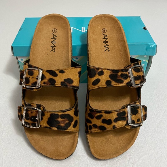 Brand new boutique cheetah buckle slides - Picture 2 of 4